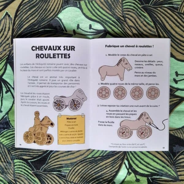 Magazine d'archéologie pour les enfants : photo de la double page Chevaux sur roulettes